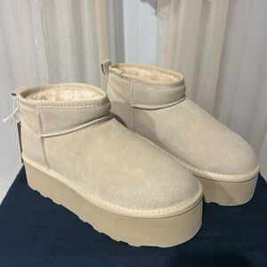 Cushionaire Genuine Suede Platform Boots Size 8